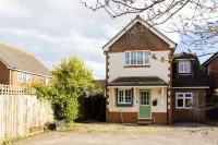 South Downs Retreat House with Parking - Pet friendly