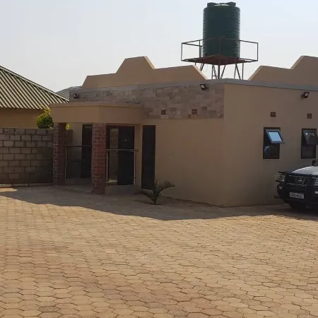 Ticheze Lodge and Car Hire