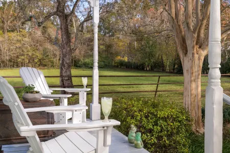 Maison D'Memoire Bed & Breakfast Cottages