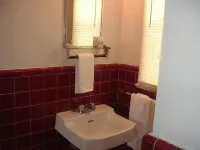 Fels Three Crown Motel