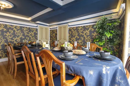 Huge Luxury 8 Bed Manor House Hot Tub Pool Table Отели рядом с достопримечательностью «Одли Энд Хаус энд Гарденс»