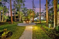 2 Villas, Pickleball/Basketball, Resort style heated pool/Hot tub, Naples escape Hotels near Shoppes of Pebblebrooke