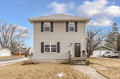 The Harlow House- Beautifully Renovated Home Near Duluth Hotels near Wisconsin Point