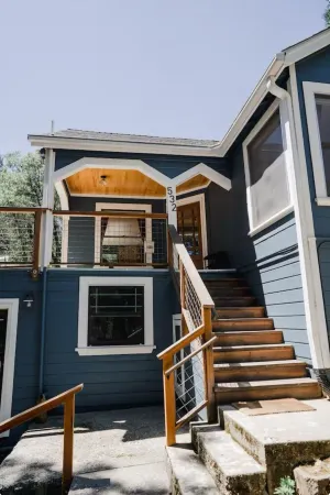 The Prohibition Hideaway- 1920s themed home! 7 min walk to downtown Nevada City