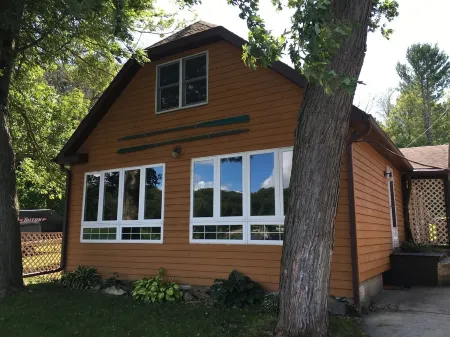Cozy Lakefront House