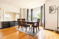 Lakefront Family Getaway