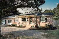Charming 3-bedroom house in lovely Charleston, Between Downtown & Folly Beach!