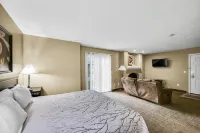 Eastlake Suites Hotel & Conference Center by OYO Urbana