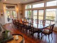 Woodinville Wine Country Tuscan/Chateau Style Home w/ Winery. Wines by appt. Hotels in Cottage Lake