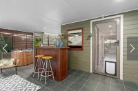 retro beachcomber @ Culburra Beach Hotels in Culburra Beach