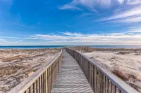 Charming home overlooking the water with hot tub, pool & sauna - near dining Hotels in Baldwin County