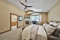 Spacious Luxury Home with Hot Tub and Boat Parking - Charming Retreat