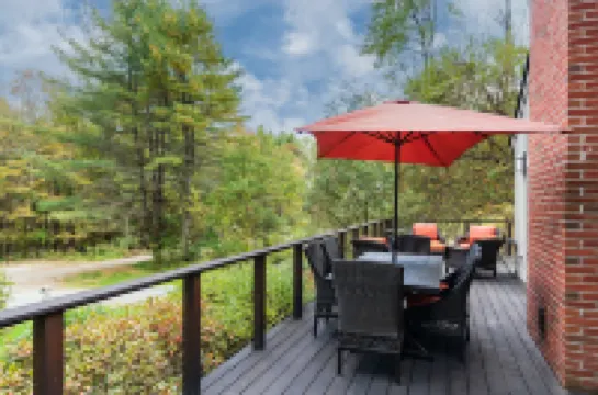 Quechee Club Access and Wood-Burning Stove - Exquisite Family Haven