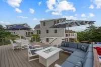 Modern Home with Double Decks and Ocean Views - Stunning Coastal Escape 차탐 호텔