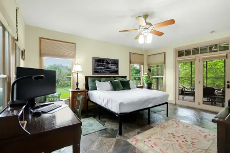 Tranquil River Access and Scenic Views - Charming Hill Country Retreat