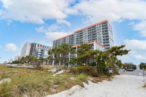 Waterpark View and Kitchenette - Stunning Beachfront Escape