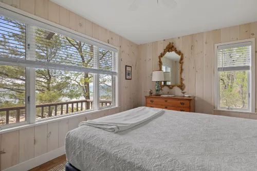 Stunning Lake Views and Spacious Outdoor Deck - Exquisite Vacation Haven