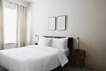 Stylish Getaway in Downtown - Cozy and Comfortable Retreat Отели рядом с достопримечательностью «The Scott and Zelda Fitzgerald Museum»