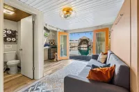 Private Deck and Water Access - Charming Floating Haven Hotels in Kootenai County