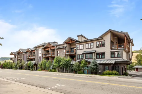 Expansive Deck with Hot Tub and Mountain Views - Stunning Retreat Hotels in Silverthorne