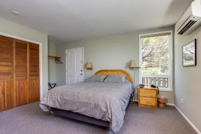 Dog-friendly oceanfront home w/ beach access, deck-minutes from town-EV Charger! Hôtels à proximité de : Bandon Historical Society Museum