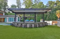 Sprawling Estate and Modern Elegance - Luxurious Private Oasis  호텔