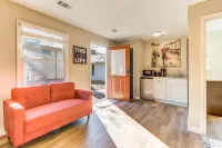 Spacious studio in the heart of Helen with flatscreen TV and free WiFi Các khách sạn ở Helen
