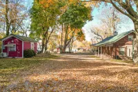 Relaxing Area and Boat Docks Available - Tranquil Cabin Retreat Hotels in Huron