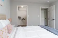 Spacious Living with Private Patio and Fast Wifi - Stylish Escape