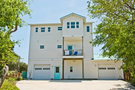 Luxurious Haven - Ocean Views, Deck, Yard, Grill, Kayaks