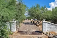 Charming Southwest Retreat - Salt Water Pool, Views Hotels in Oro Valley