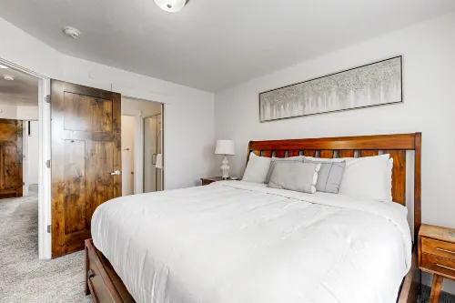 Mountain Getaway | Private Rooftop Spa | Walk to Dining, Shops & Rec Center Hotel a Snyderville