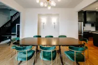 Steps from Breweries and Restaurants, Spacious Hideaway - Elegant Townhome Các khách sạn ở Knox County