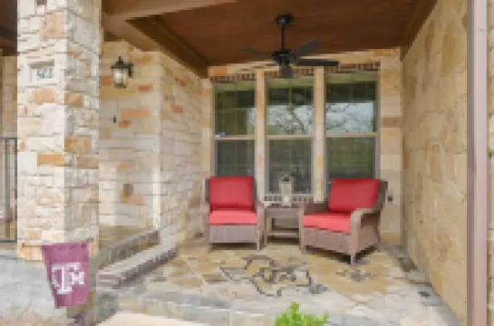 Northgate Nest Cozy & Convenient 2BR 3BA Office Steps from A&M