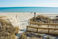 Golf Course Views and Outdoor Oasis - Charming Family Retreat