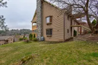 Access to Resort Amenities and Private Patio - Charming Retreat