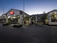 Red Roof Inn Gulf Shores Hotel berhampiran Jack Edwards Airport