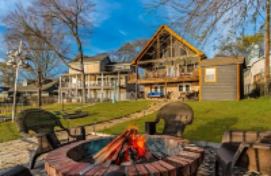 Sunset Serenity -Lakefront- HotTub - TheatreRoom - FirePit - GameRoom - BoatDock