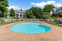 Ski-in/Ski-Out Access and Outdoor Amenities - Stunning Ski Retreat Hotels in Cambridge