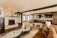 Breathtaking Mountain Views and Golf Access - Stunning Ranch Retreat