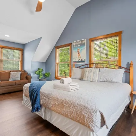 Closest to Indoor & Outdoor Pool + 4 Huge Suites + Stone's throw to SDC