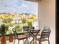 Sanders River Plaza - Neat 2-Bdr Apt with Balcony