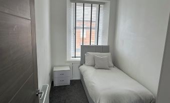 Central 3-Bed Seaside Apartment - Sleeps 5