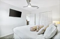 Beachwood Villas by Panhandle Getaways Hotel dekat Bella Vita