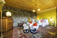 Touchwood Cottages Hotels in Стенлі