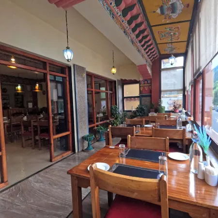 Khamsum Inn