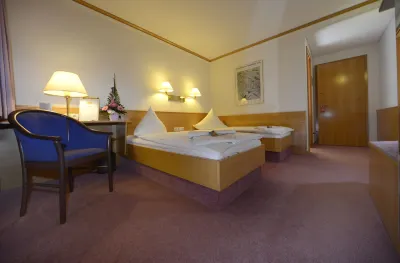 Hotel Bavaria Brehna Отели в г. 