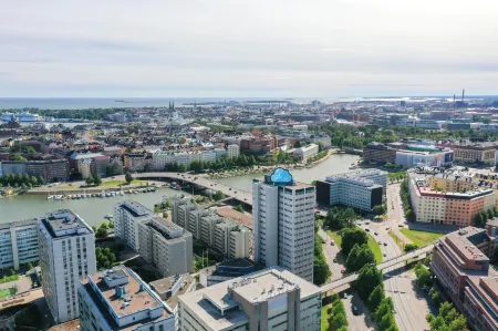 Sky Hostel Helsinki Отели рядом с достопримечательностью «Isonneva Playground»