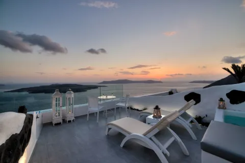 Fira Deep Blue Suites