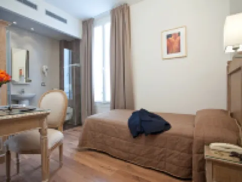 أوتل دو برينتو Hotels near حديقة حيوانات باريس